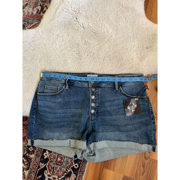 NWT Ava & Viv button Front jean shorts mid-rise Midi - Picture 6 of 7